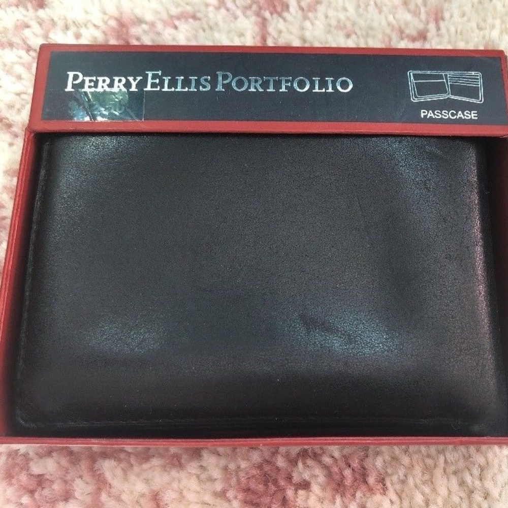 Perry Ellis Portfolio Passcass Black Wallet